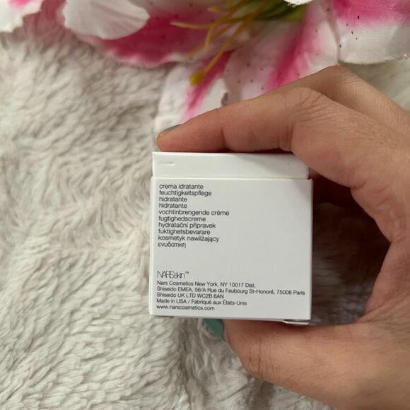 NARS skin - light reflecting moisturizer, 14 mL - Picture 8 of 9